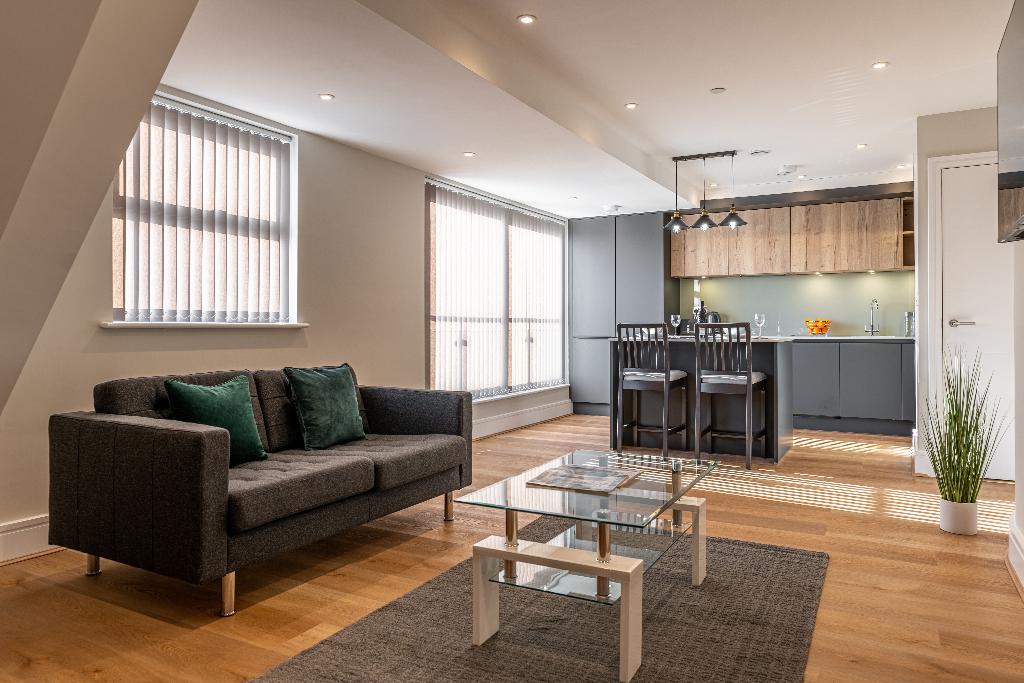 Celador Apartments - Bond house