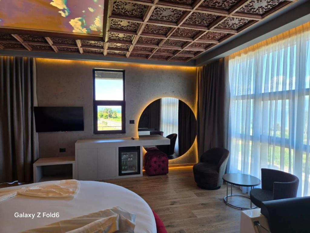 Toka Hotel Restaurant