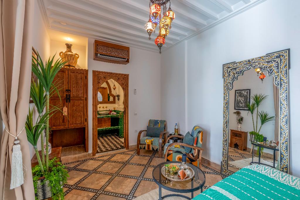 Riad Nelia Signature