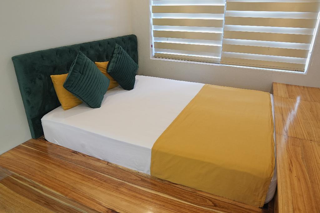 Catba Backpackers Hostel & Pool Bar