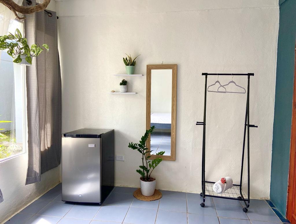 Rooms & Pool Macaws