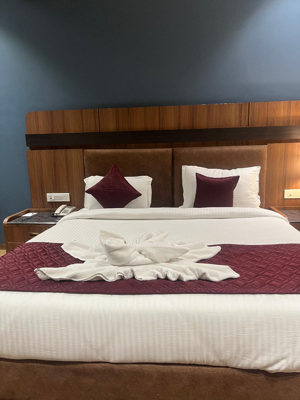 Nirvana Grand Hotel And Resort