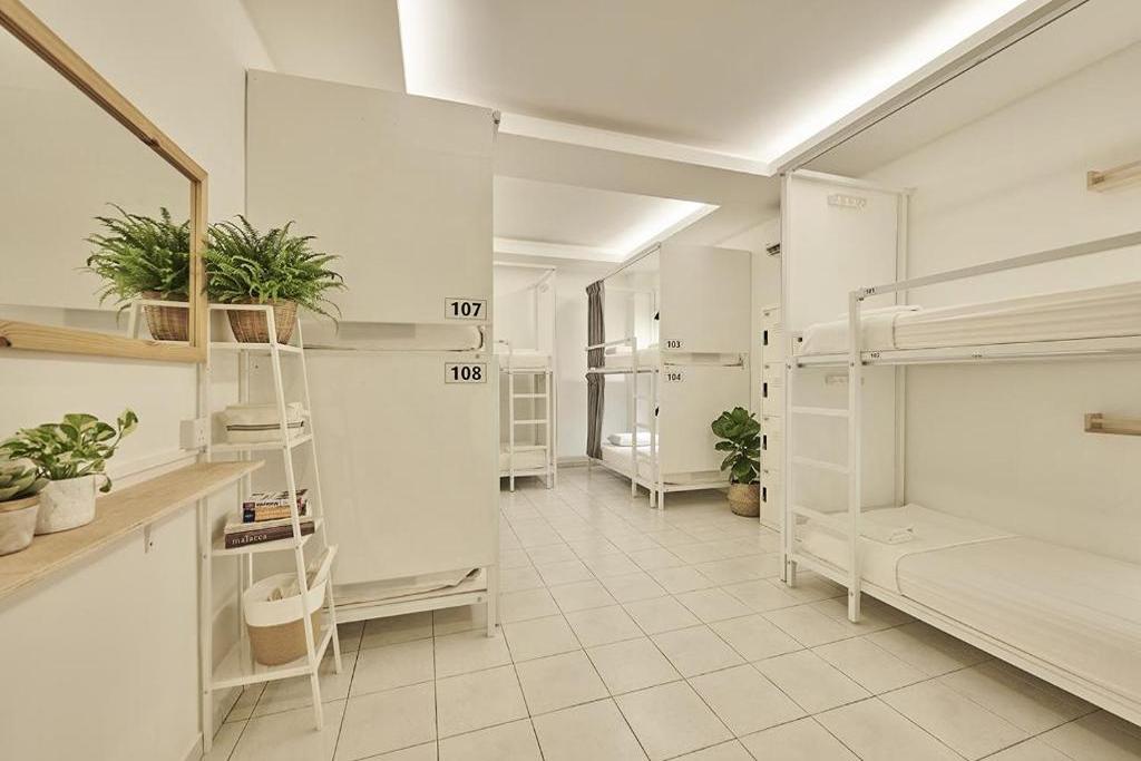 Sleepy Nomad Hostel