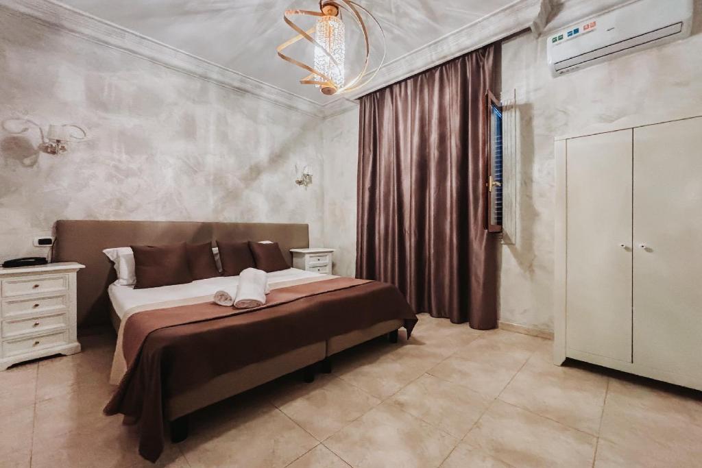 Bee Queen Hotel