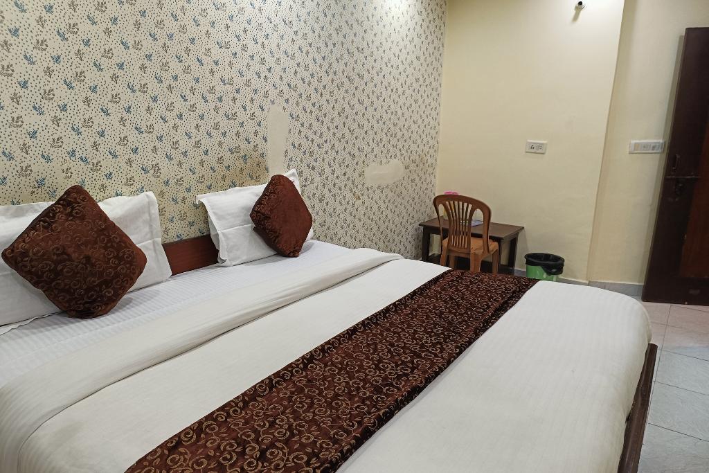 Hotel Shree Sai Dham Near Delhi Railway Stn