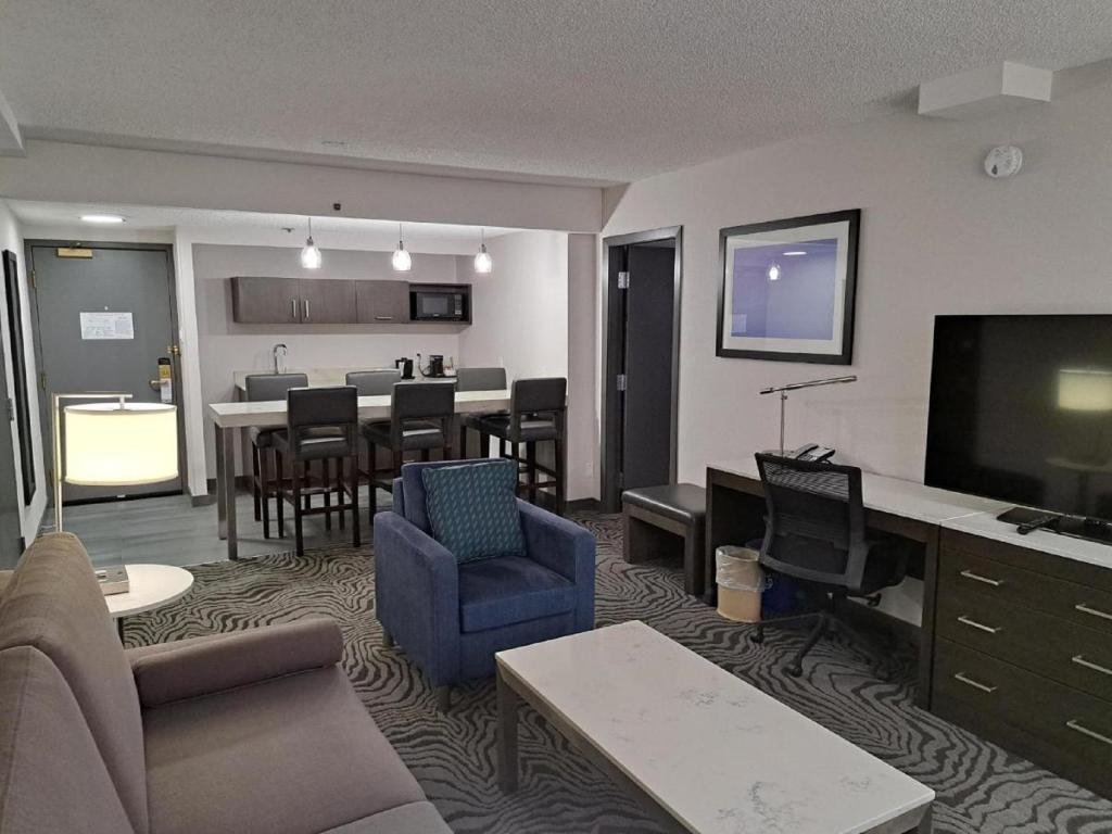 DoubleTree by Hilton Calgary North