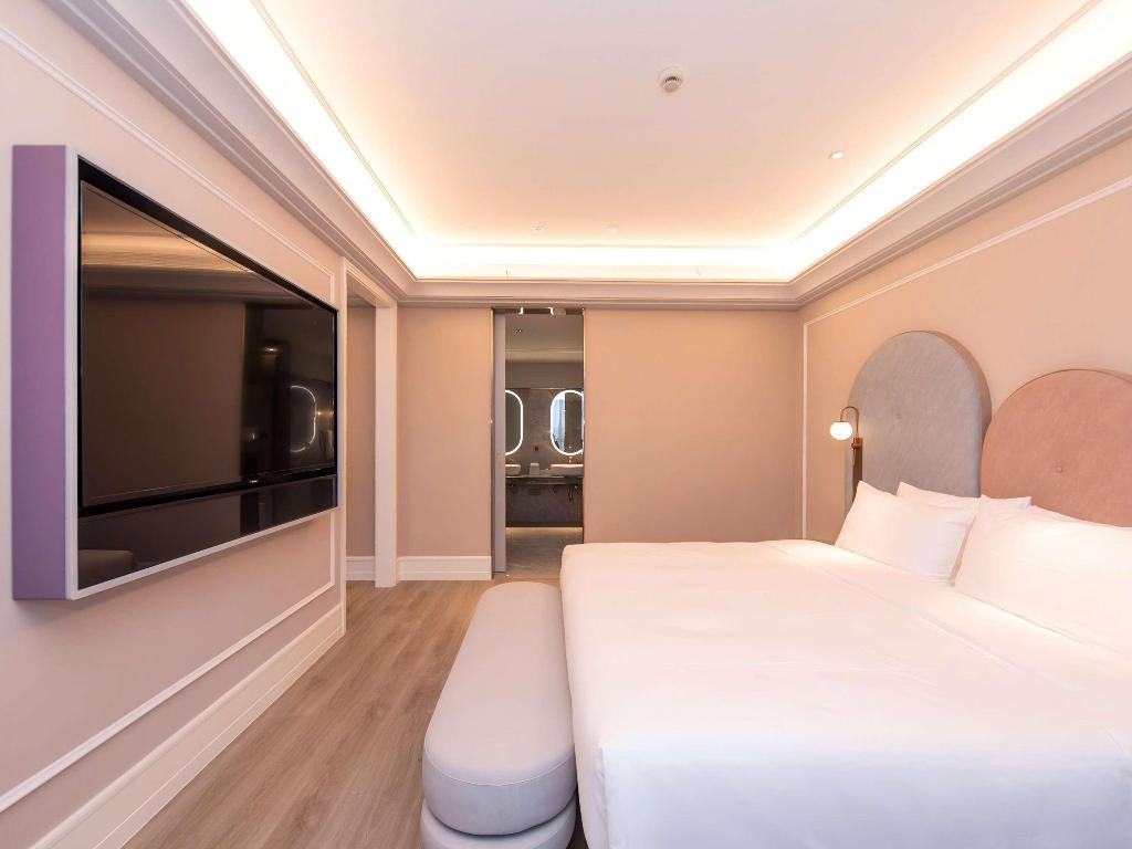Mercure Xinyang East Railway Station
