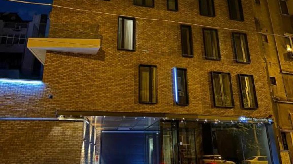 Central Carol Aparthotel