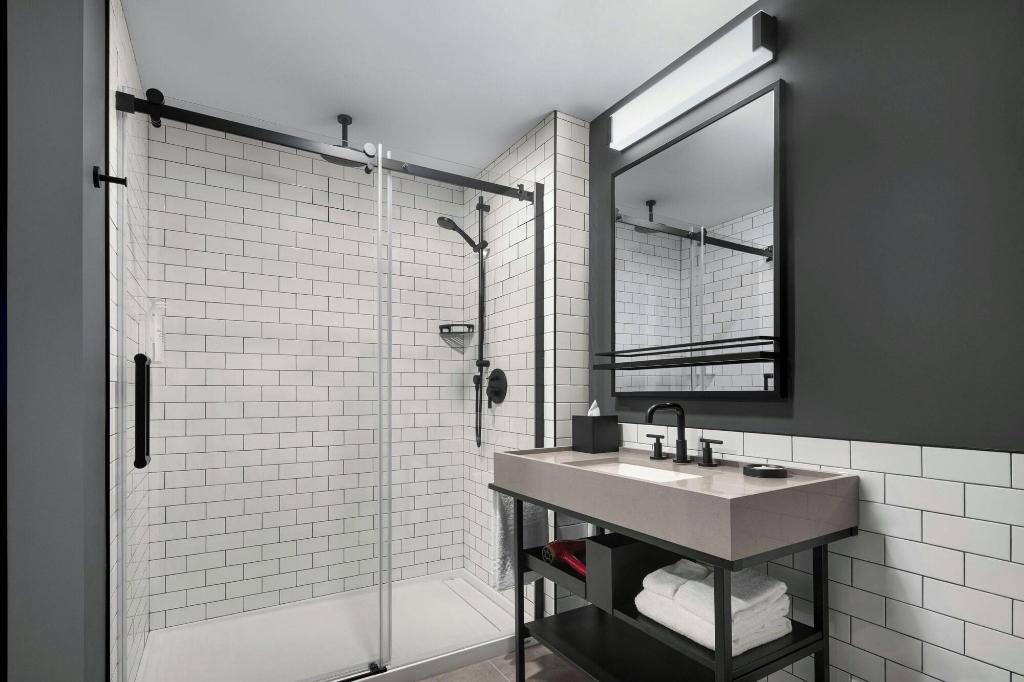 New Hotel Moxy Montreal Downtown