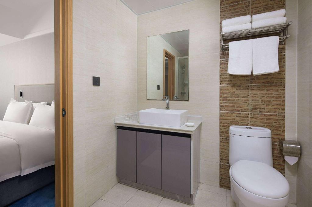 Ramada Encore By Wyndham Qingdao Shinan