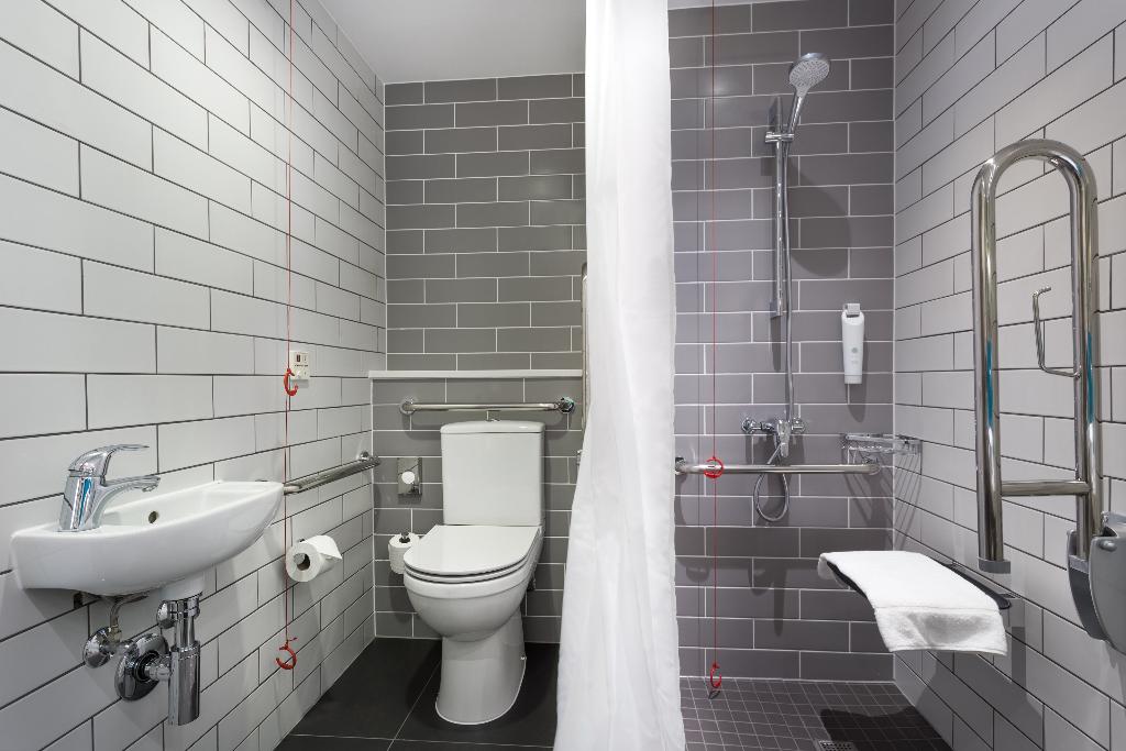 Holiday Inn Express Watford Junction