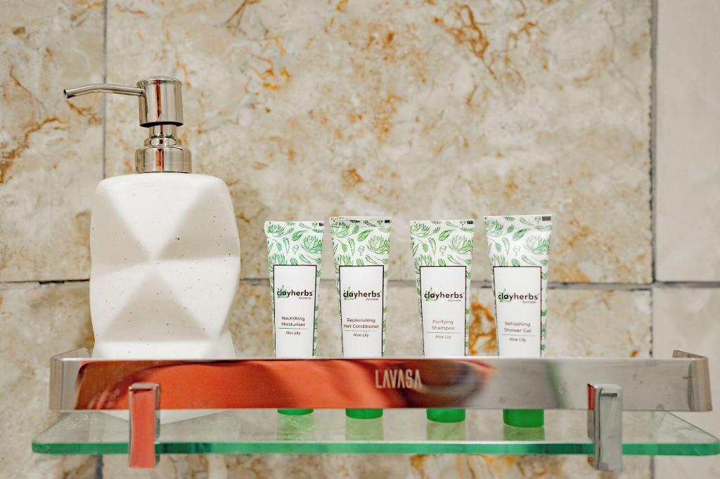 Hummingbird - A Luxury Stay
