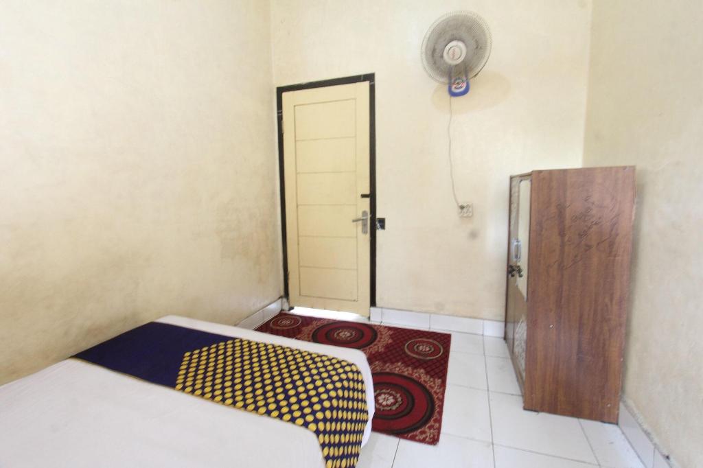 Oyo Life 93260 Bale Kosan
