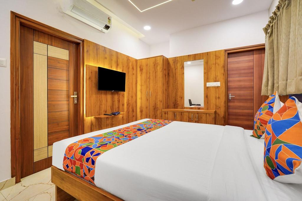 Fabhotel Royal Grand