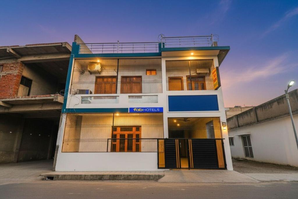Fabhotel Rameshwaram Guest House, Ayodhya