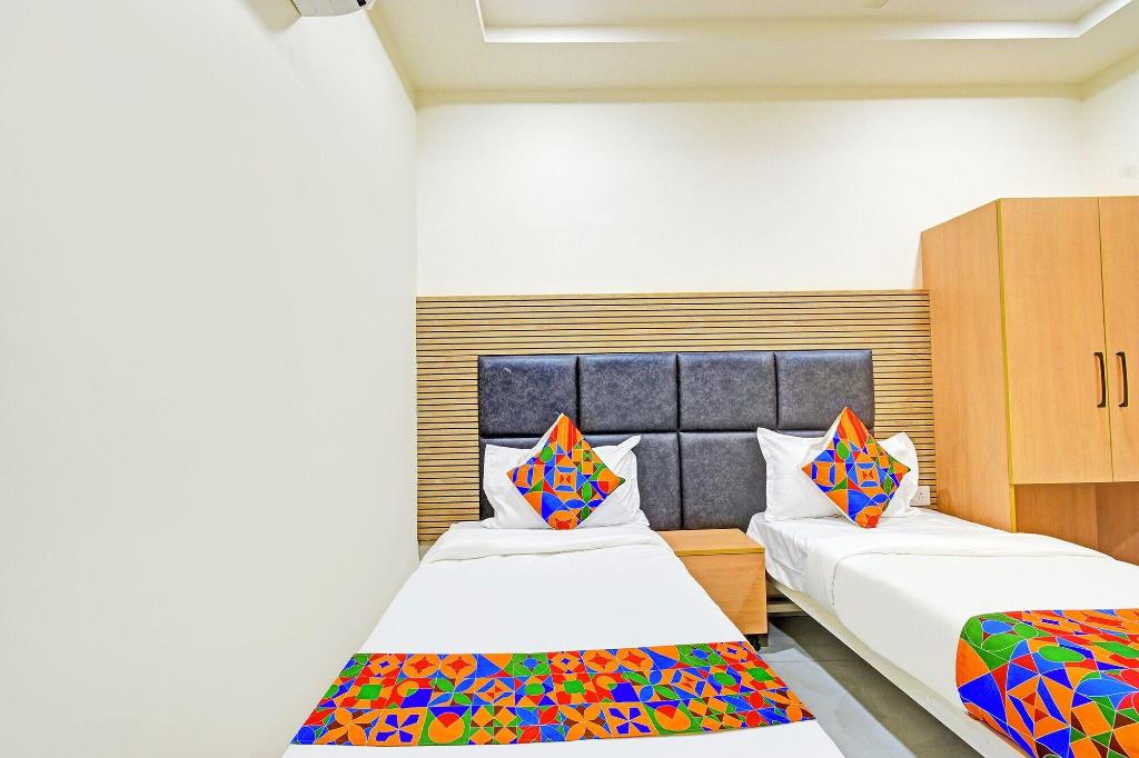 Fabhotel Lexus Grand