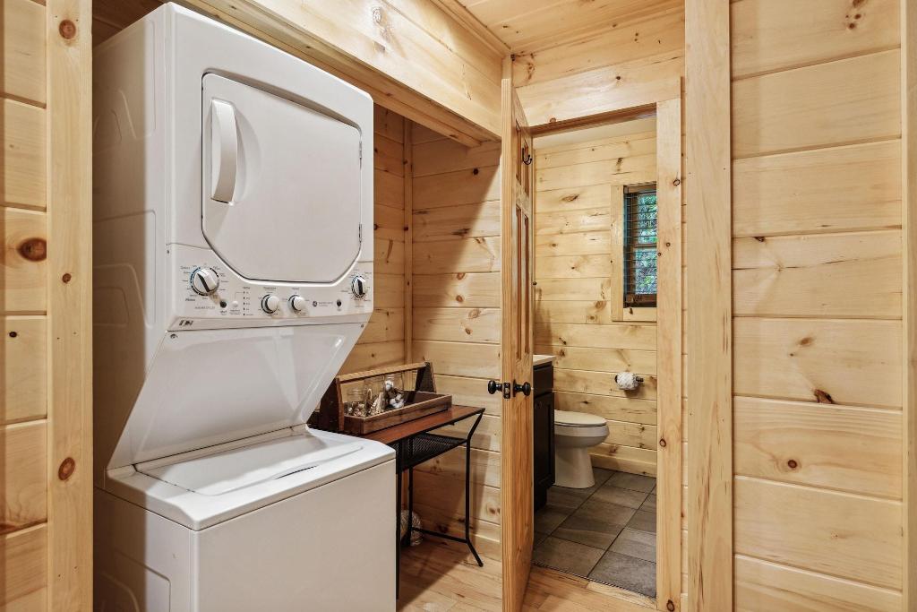 Creekside Manor 3 Bedroom Cabin By Redawning