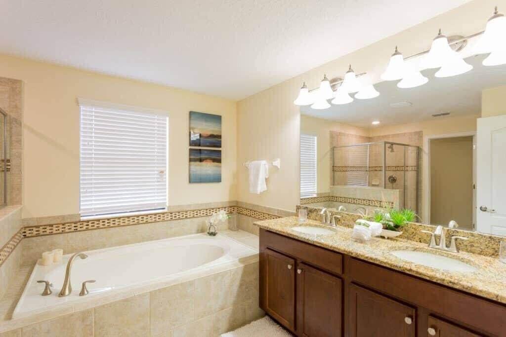 Spacious 5br, Private Pool, Beautiful Decor
