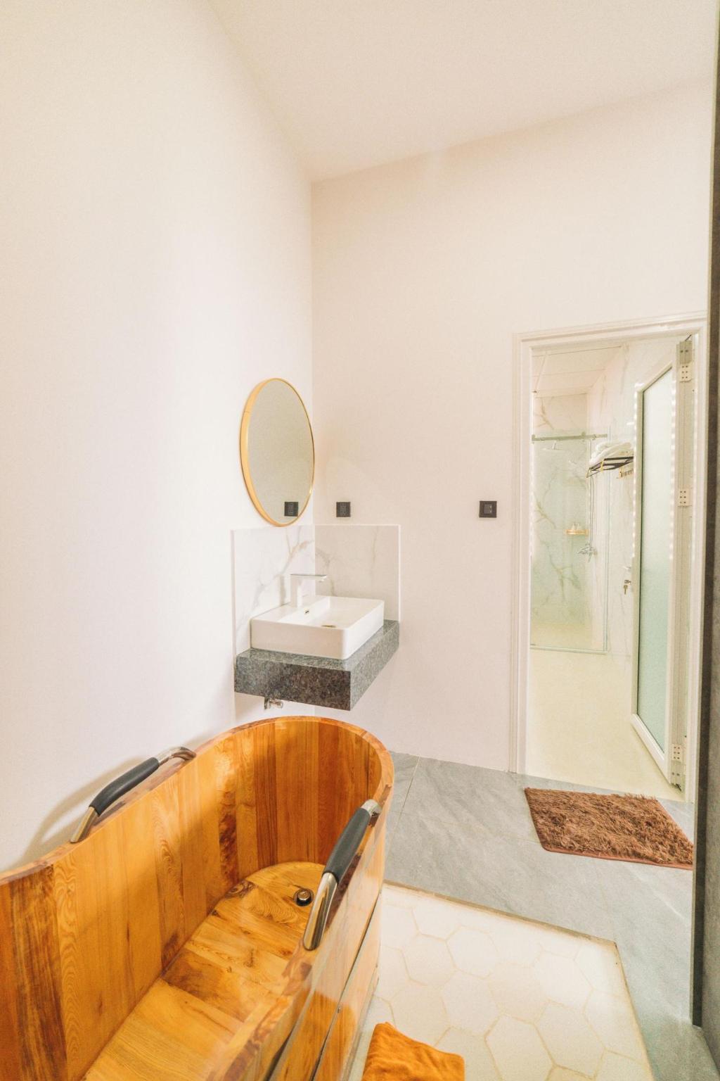 Quy Tai Premium Hotel