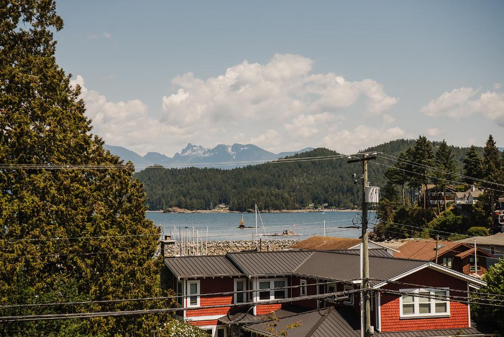 Gibsons Landing Inn