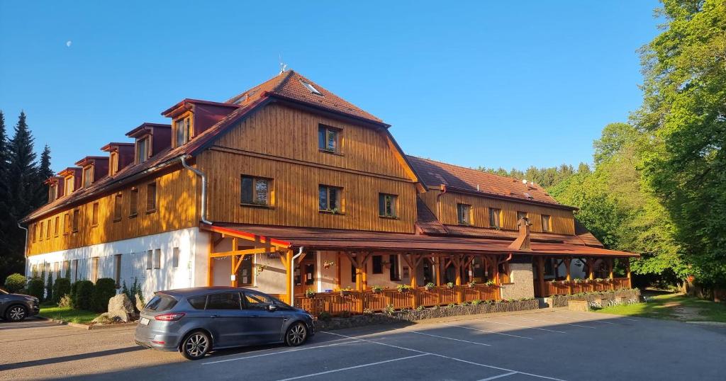 Balv Novvo Hotel A Pivovar Rade V N