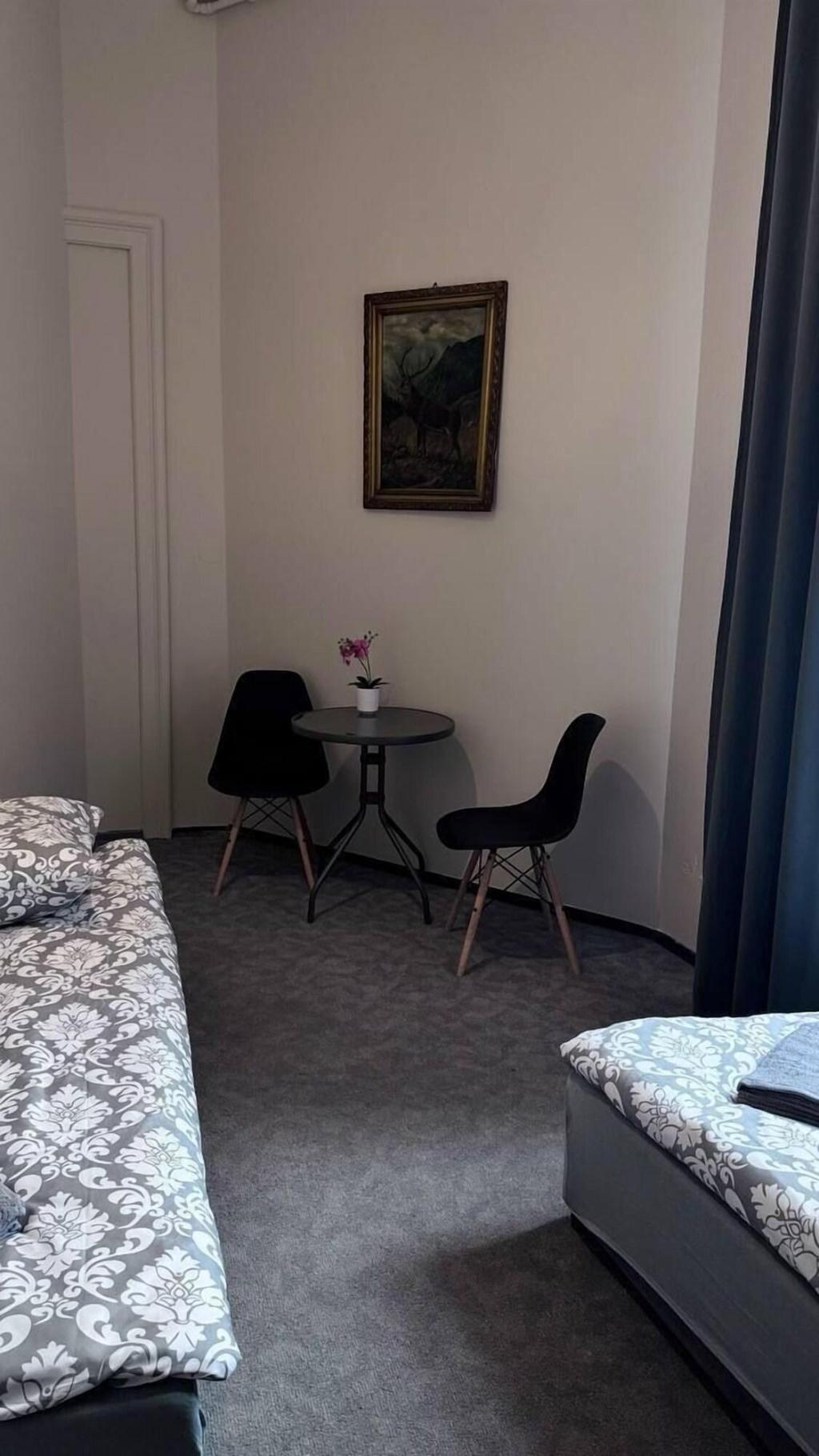 Fivehostel