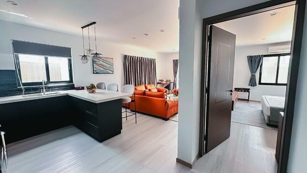 Hibiscus Suites And Residences