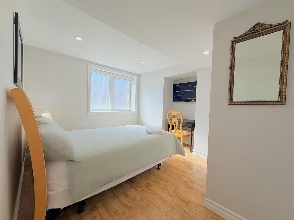 Cozy Home In Richmond Hill With Free Parking