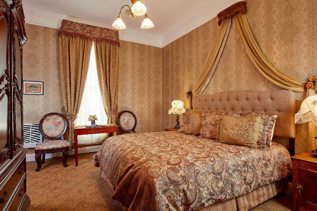 Queen Anne Hotel