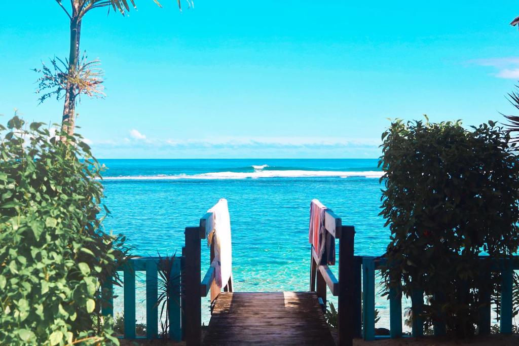 LITIA SINI BEACH FALES