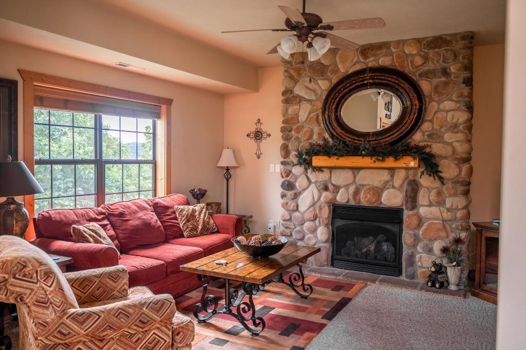 Cabins At Grand Mountain