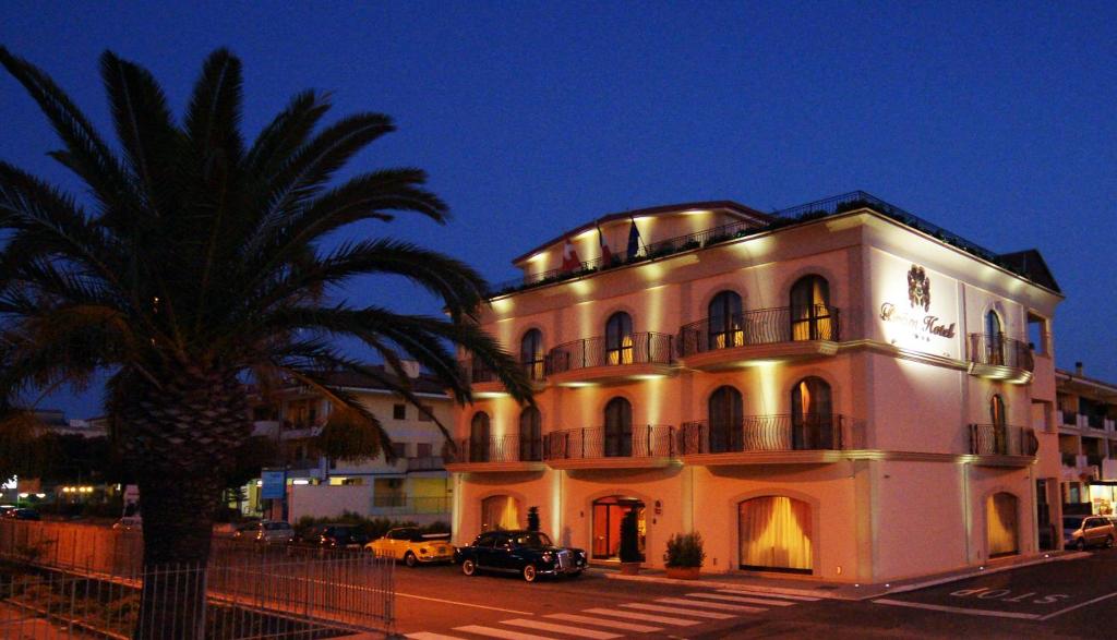 Bram Hotel
