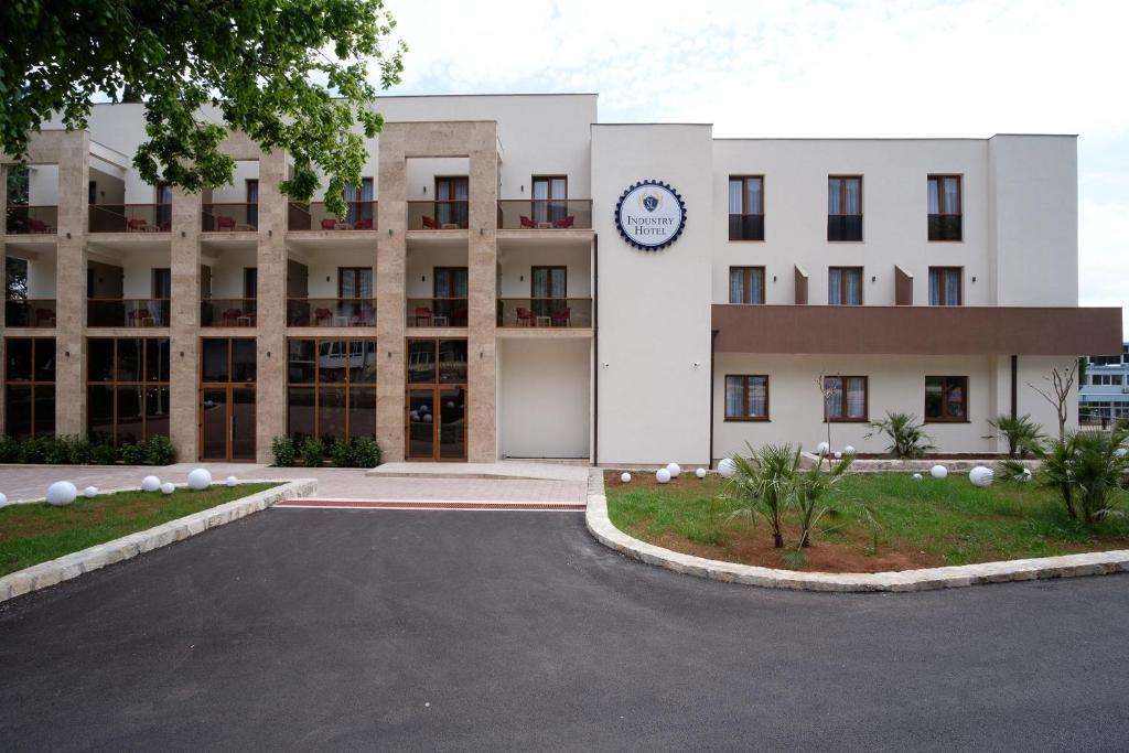 Sl Industry Hotel