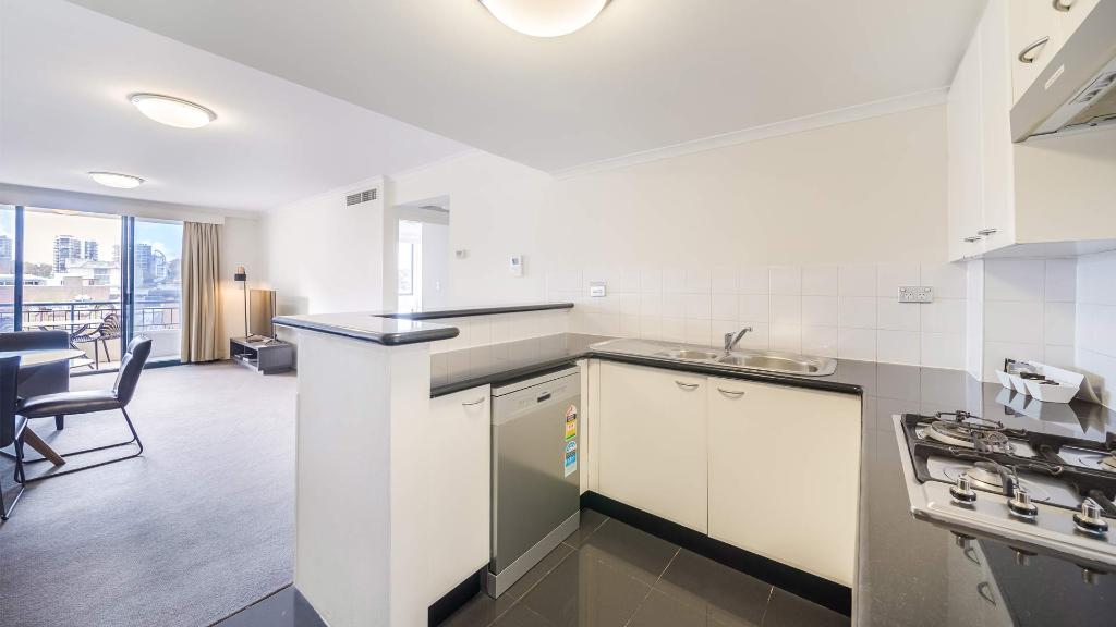 Oaks Sydney Castlereagh Suites photo 9
