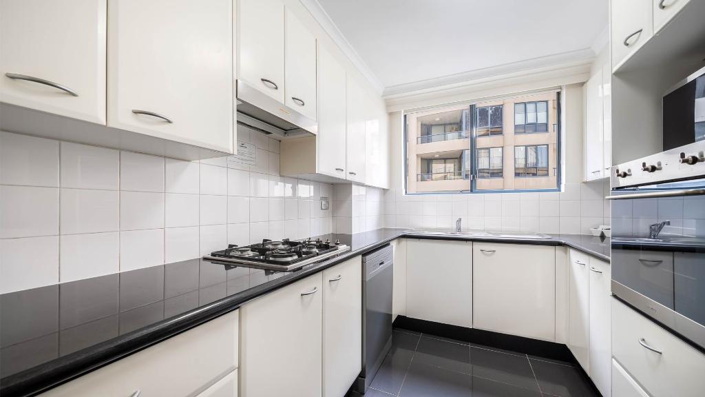 Oaks Sydney Castlereagh Suites photo 60