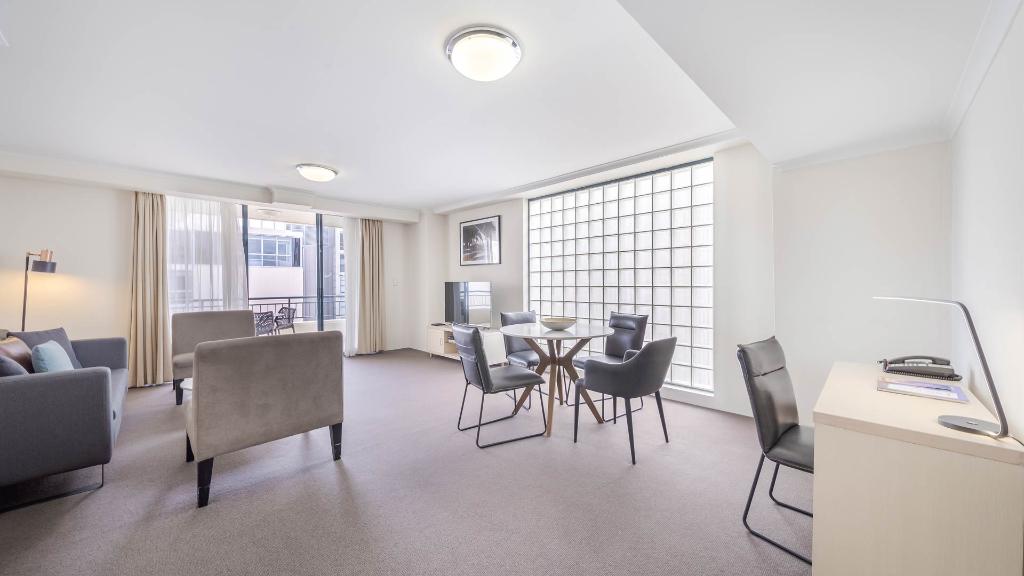Oaks Sydney Castlereagh Suites photo 56