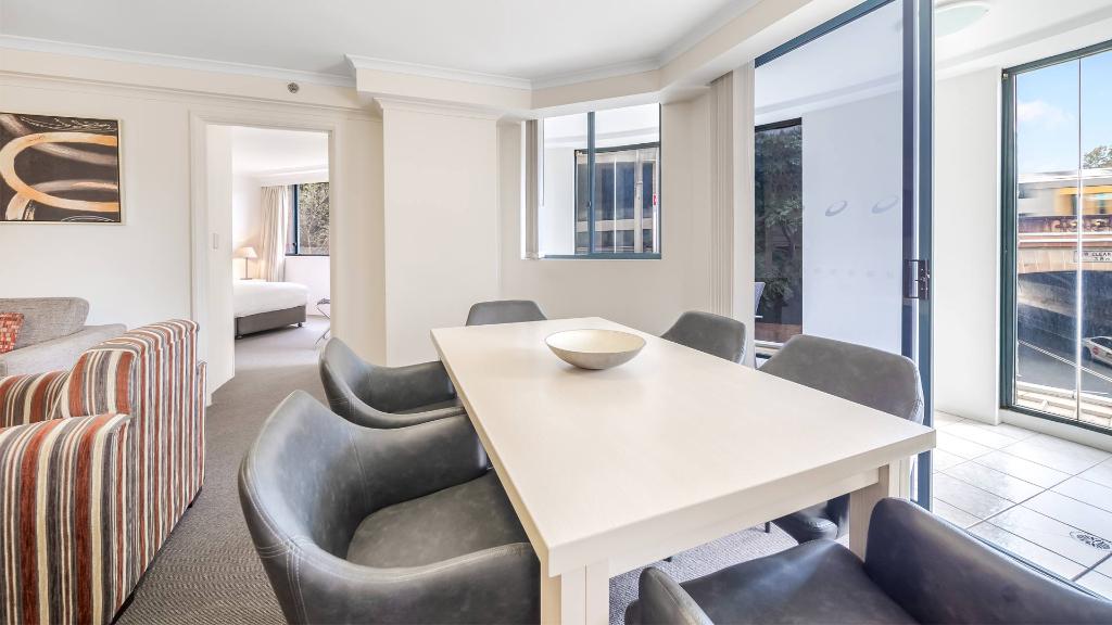 Oaks Sydney Castlereagh Suites photo 46
