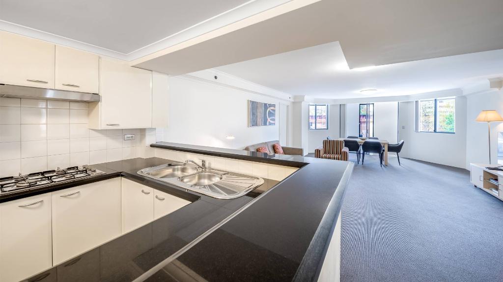 Oaks Sydney Castlereagh Suites photo 40