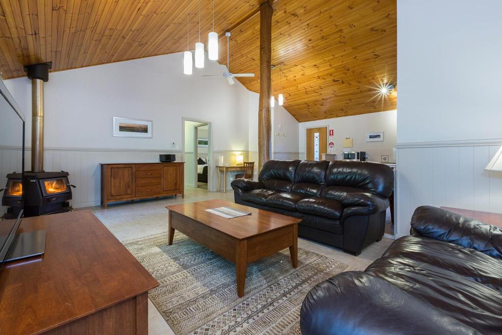 Bushy Lake Chalets