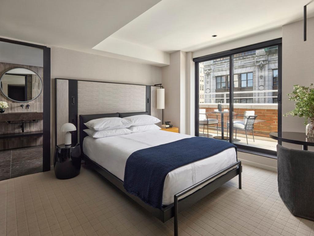 Hotel AKA Nomad