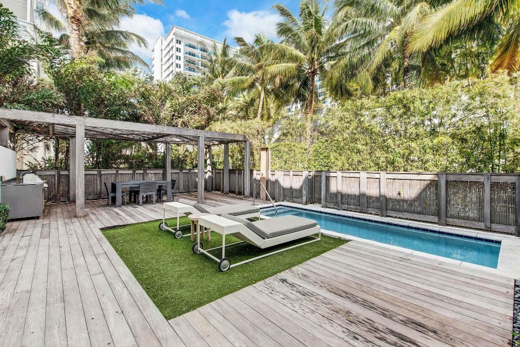W South Beach photo 497