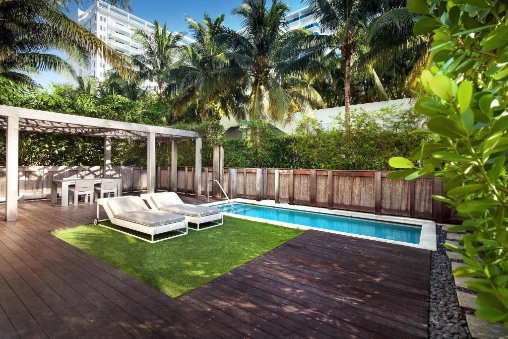 W South Beach photo 486