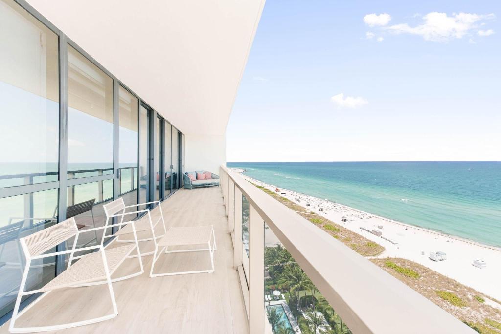 W South Beach photo 617