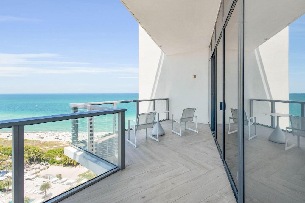 W South Beach photo 264