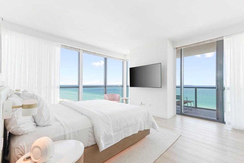 W South Beach photo 458