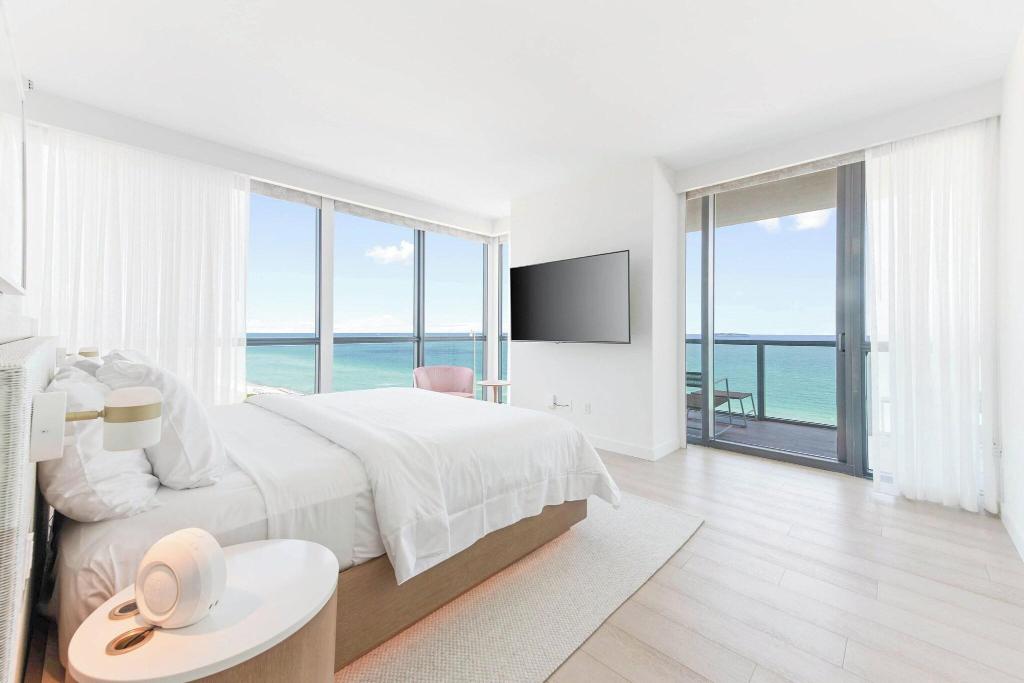 W South Beach photo 470
