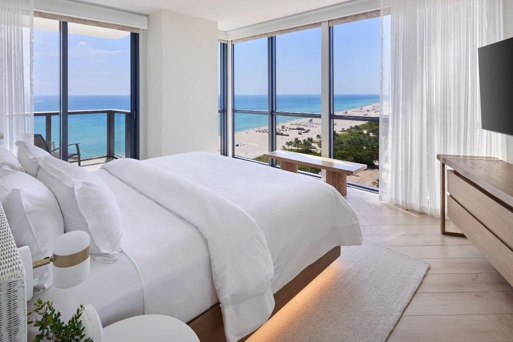 W South Beach photo 674