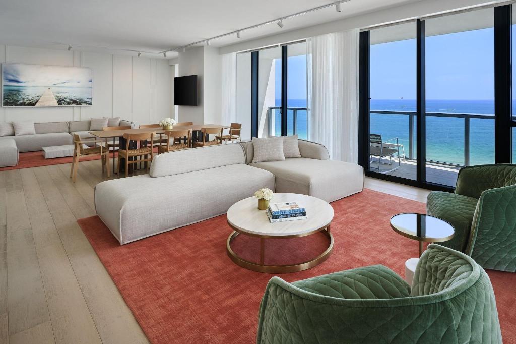 W South Beach photo 611