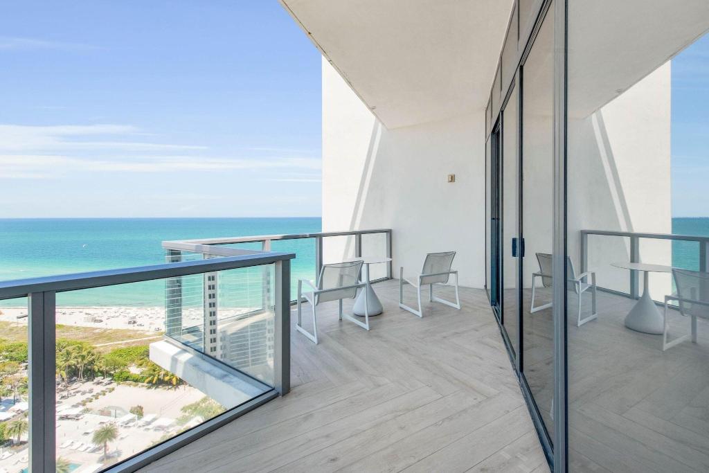 W South Beach photo 555