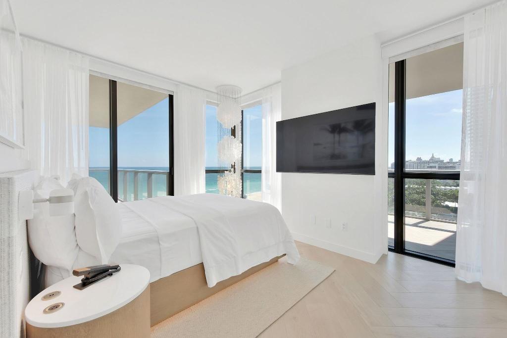 W South Beach photo 314